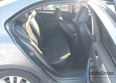 2015 Volkswagen Jetta 1.8T Se z USA, uszkodzony, nr VIN 3VWD07AJ8FM262076